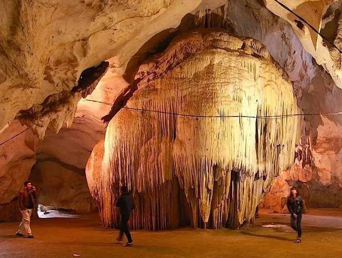 Du ngoạn hang Thẩm Ồm - Hành trình khám phá vẻ đẹp hoang sơ xứ Nghệ