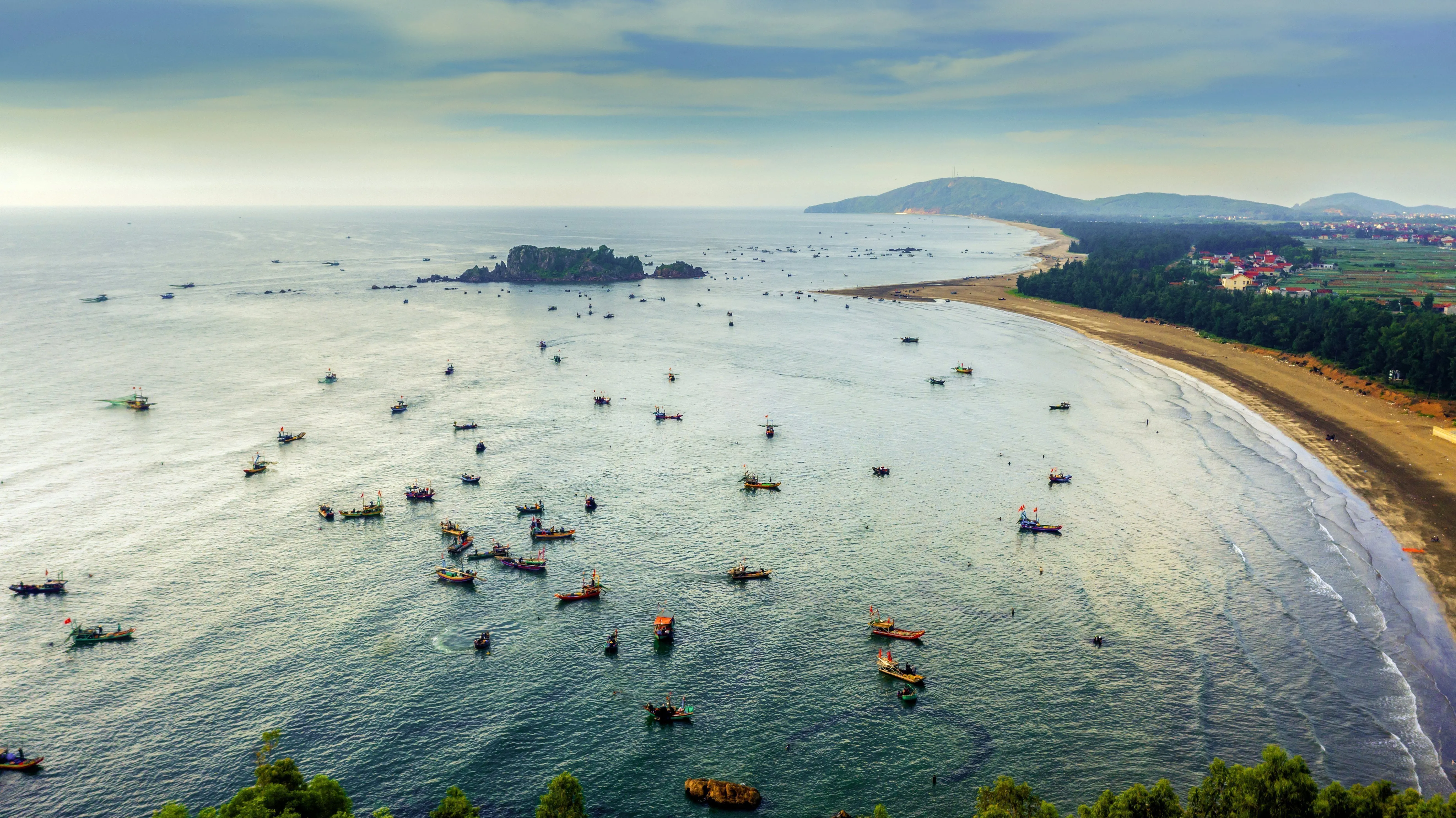 Nhộn nhịp biển Quỳnh