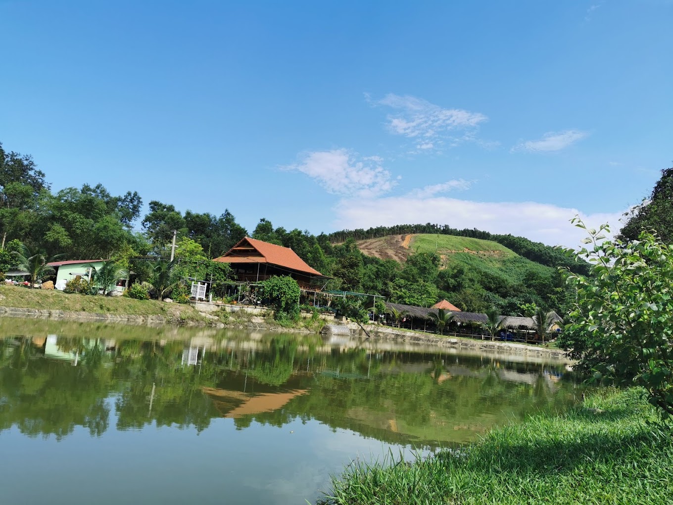 Trang trại sinh thái HDT