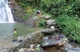 Khám phá vẻ đẹp thác Mưa giữa núi rừng biên giới Nghệ An