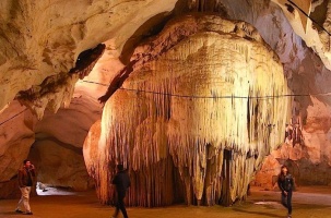 Du ngoạn hang Thẩm Ồm - Hành trình khám phá vẻ đẹp hoang sơ xứ Nghệ