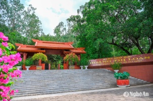 Mộ cụ Hoàng Thị Loan