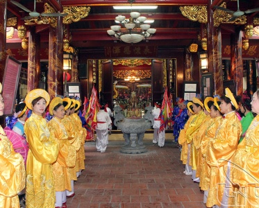 Lễ hội Đền Bạch Mã