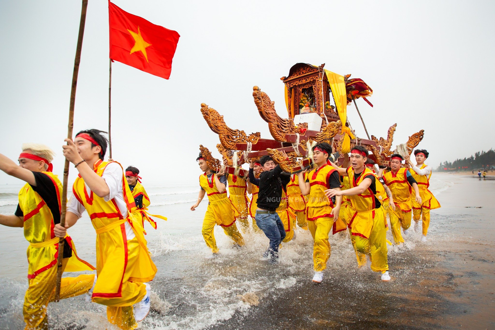 Lễ hội Đền Cờn